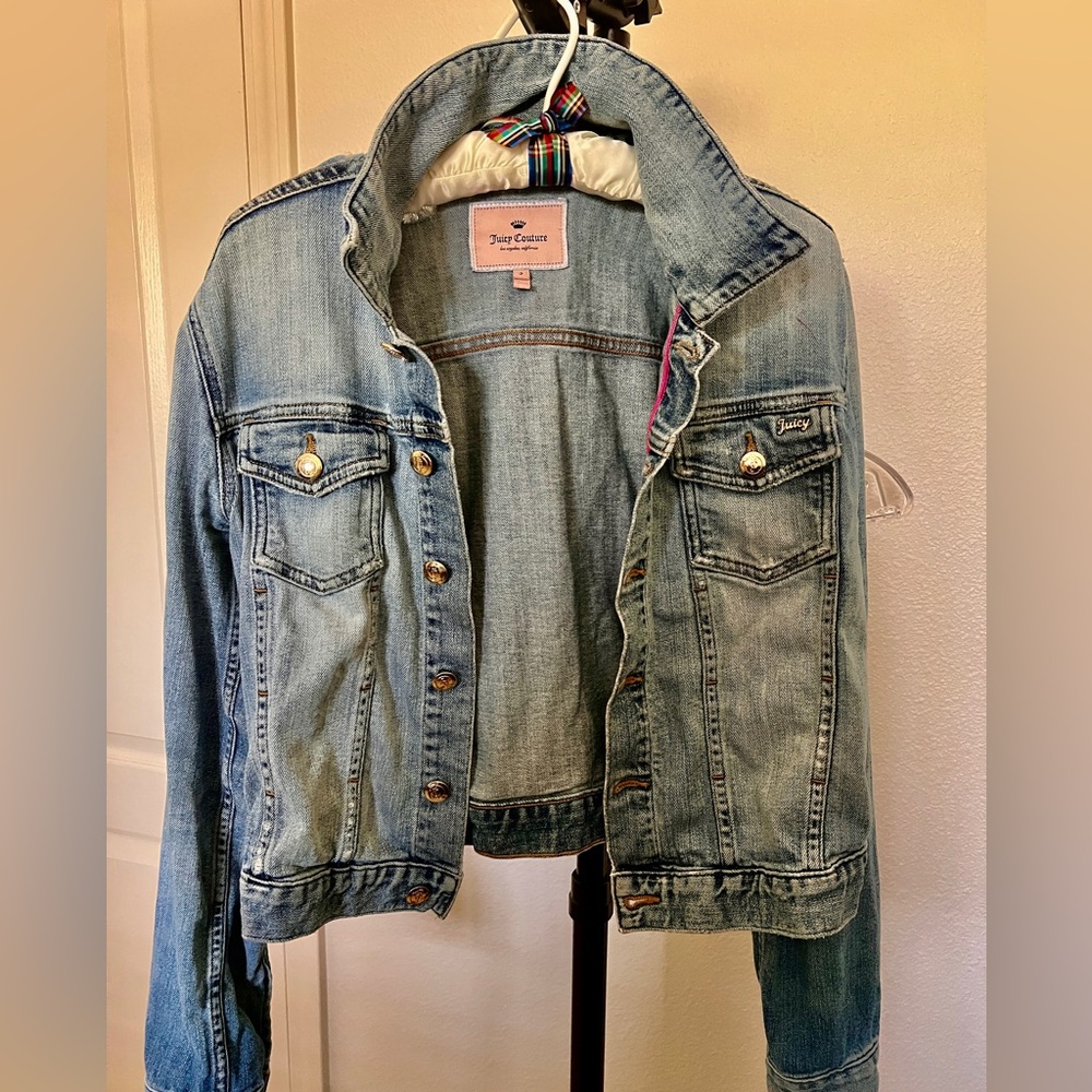 Juicy Couture Cropped Denim Jacket Gold “J” Button Pink Piping – Y2K Celeb Style